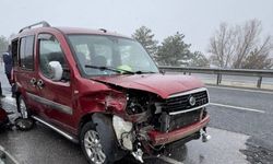 Bariyerlere çarpan araçta 6 kişi yaralandı