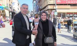 Başkan Güler'den kadınlara çiçekli jest