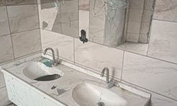 Cami tuvaletine zarar verdiler