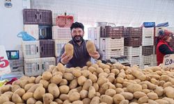 Dev patatesler pazarın ilgi odağı oldu
