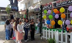 Kardeşköy'de çocuklar çifte bayram yaptı