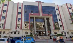 Kuşadası’nda eski vergi dairesi binası yıkılıyor