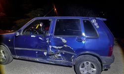 Otomobil motosikletle çarpıştı