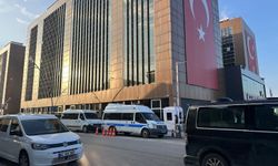 Polis ekiplerinin belediyede incelemeleri sürüyor