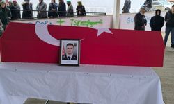 Uzman çavuş gözyaşlarıyla uğurlandı