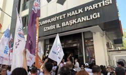 İzmir'de belediye memurları CHP'nin kapısına dayandı