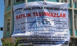 Aydın’da SGK binası olarak hizmet veriyordu, şimdi ilan panosuna döndü