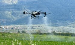 Başkan Çerçioğlu’nun tarıma ve üreticilere destekleri sürüyor: Tarlalar drone ile ücretsiz gübreleniyor