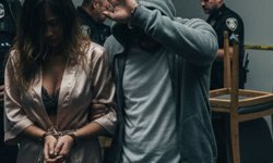 Ev baskınında 2 kadın yakalandı