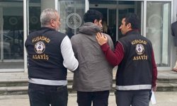 Kuşadası’nda aranan 2 şahıs yakalandı