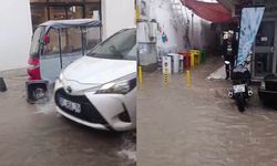 İzmir'de sokaklar sular altında kaldı