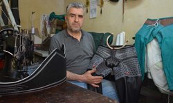 Kispet ustası pehlivanları kuşatıyor