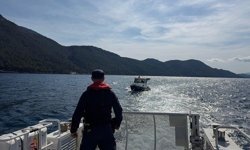 Kuşadası’nda sürüklenen teknedeki 2 kişi kurtarıldı