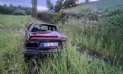 Eşiyle yolculuk yaparken takla attı