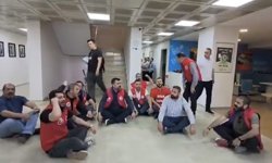 İzmir’de CHP’li belediyede çalışanlar oturma eylemi başlattı