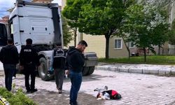 Yaşlı kadının ayağının üzerinden tır geçti, ağır yaralandı