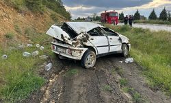 Otomobil şarampole devrildi, 3 kişi…