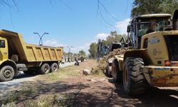 Kuşadası Belediyesi talan ederek çıktı, geride bıraktığı pisliği Büyükşehir temizliyor