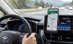 Araç sahiplerine yeni düzenleme.. Telefon tutucu ve araç içi aksesuarlar için kurallar netleşiyor