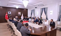 Başkan Sarıgöz ve AK Parti Kuşadası heyetinden Vali Varol’a ziyaret