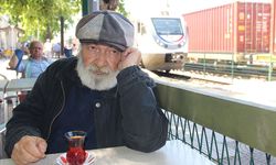 Evsiz kaldı trenler evi oldu