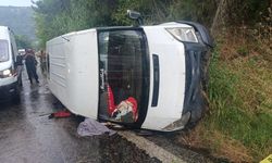 İşçi servisi devrildi, hayatını kaybedenler ve yaralılar var