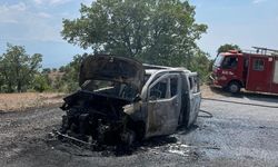 Seyir halindeyken yanan araç küle döndü