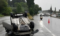 Söke Kuşadası yolu üzerinde otomobil takla attı
