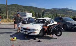 Söke’de motosiklet otomobile saplandı