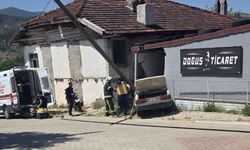 Yaşlı çift feci kazada yaşamını yitirdi