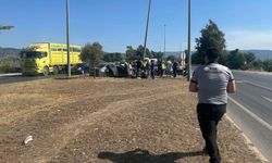 Aydın’da otomobil aydınlatma direğine çarptı