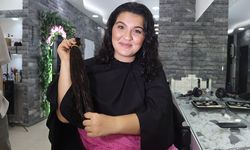 Gözü gibi koruduğu saçlarını kanser hastası çocuklar için kesti