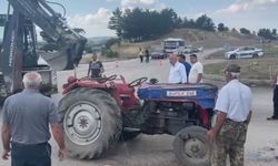 Otomobil ile traktör çarpıştı
