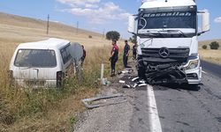 Tırla minibüs çarpıştı, minibüsün 79 yaşındaki şoförü hayatını kaybetti