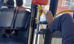 Toplu taşımada tepki çeken görüntü: Otobüsü evinin salonu sandı