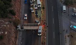 Aydın karayolunda tır karşı şeride geçti, trafik aksadı