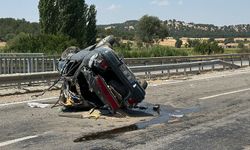 4 kişilik ailenin bulunduğu araç takla attı