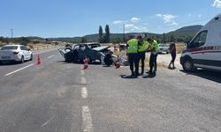 İki otomobil çarpıştı, 1 kişi can verdi, 4 yaralı