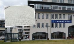 Kuşadası’nda vatandaş ilçe belediyesi hizmet etsin diye parke taşını kendi almaya başladı