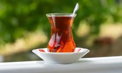 Meğer yıllardır yanlış demliyormuşuz.. Çayın acılaşmasını önleyen püf noktası