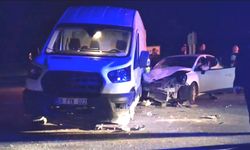 Otomobil ile minibüs çarpıştı: 3 yaralı