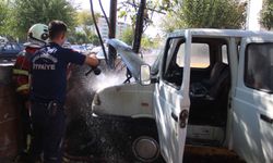Aydın Efeler’de park halindeki kamyonet yandı, kullanılamaz hale geldi