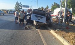 Aydın’da otomobil direğe çarptı