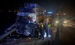İki kamyon çarpıştı, yaralılar var