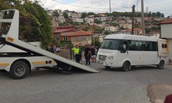 Minibüs garaja çarptı: 4 öğrenci yaralandı