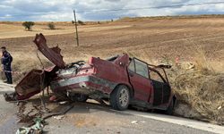 Kamyon ile otomobil çarpıştı, 3 kişi yaşamını yitirdi