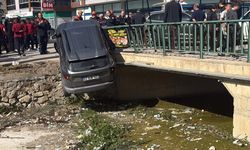 Aracıyla dereye uçtu
