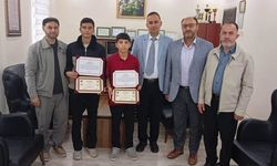 İki öğrenci daha hafızlık icazet belgesini aldı