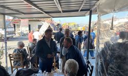 İYİ Parti Kuşadası İlçe Başkanı Behçet Alp yangın bölgesinde esnafı yalnız bırakmadı