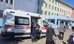 Ortaokulda bıçaklı saldırı.. 5 öğrenci hastaneye kaldırıldı
